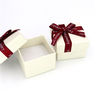 Dāvanu kastītes izgatavošanas process